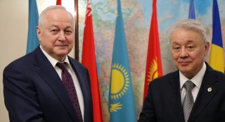Руководитель АТЦ СНГ Е.С. Сысоев и Директор ИК РАТС ШОС Р.Э. Мирзаев
