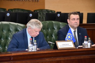 Зам. руководителя АТЦ СНГ генерал-майор Тихонов П.В. (справа); заместитель Генерального секретаря ОДКБ В.А. Семериков 